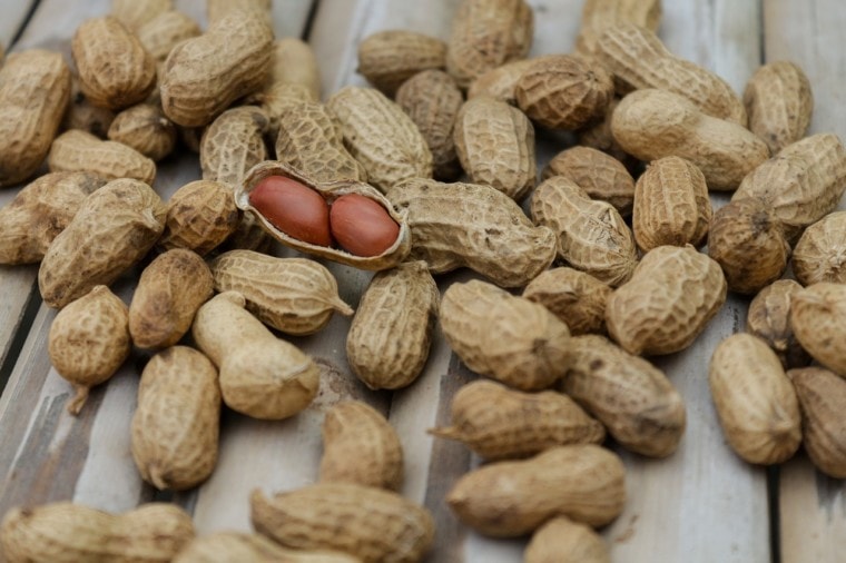 peanuts with shells