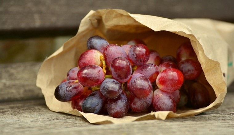 a bag of red grapes