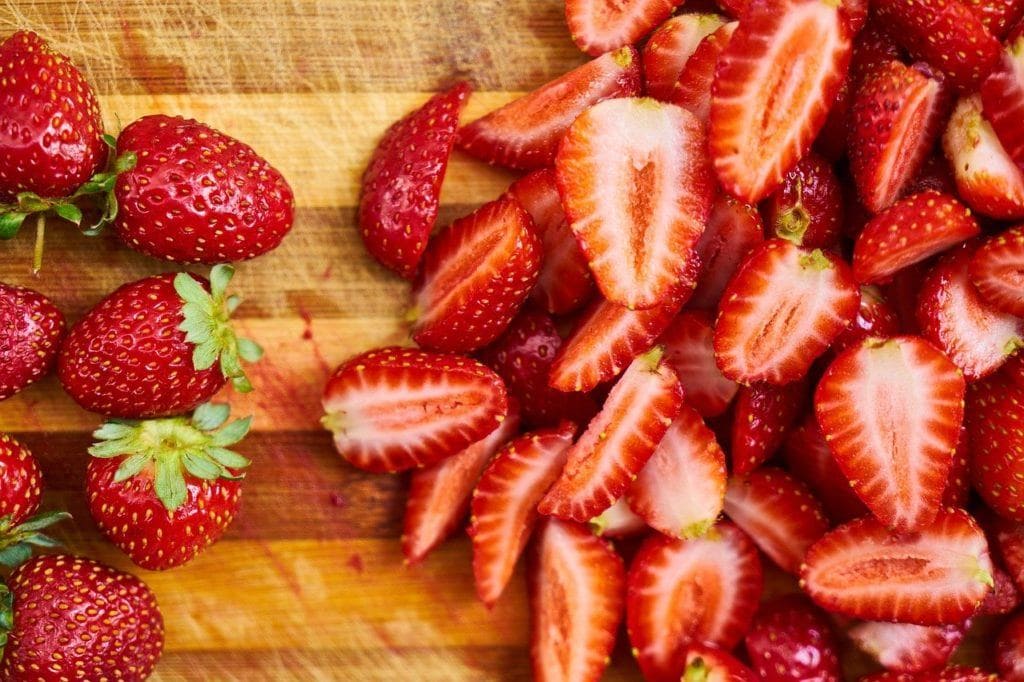 sliced strawberries