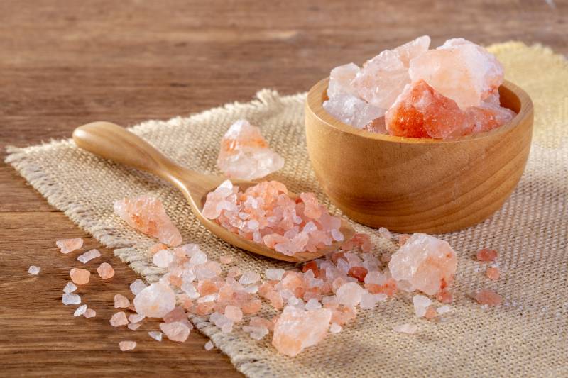 himalaya rock salt in a bowl on wooden background