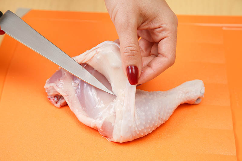 removing the skin from chicken legs