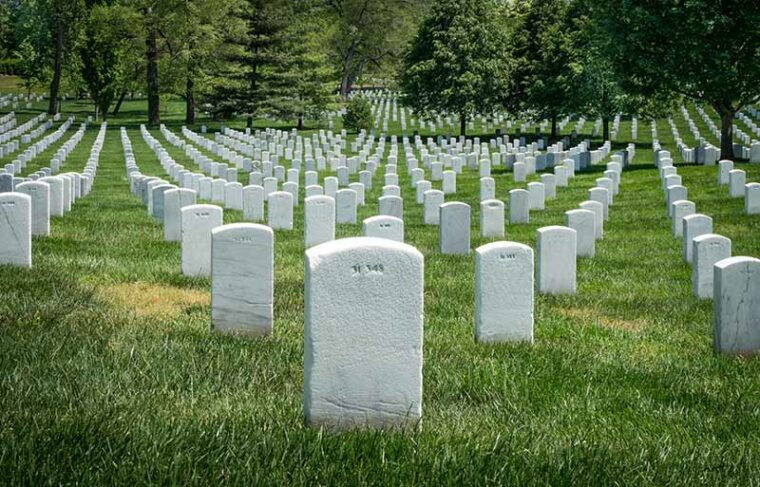 Cementerios blancos en el cementerio nacional de Arlington en Washington DC