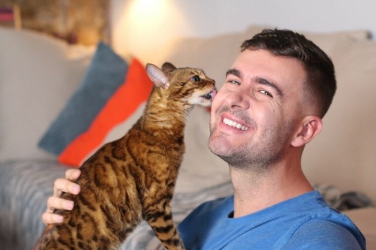 cat-licking-owners-face_AJR_photo_Shutterstock
