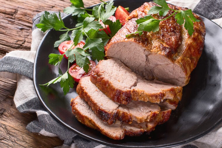 Pork roast with tomatoes and lettuce